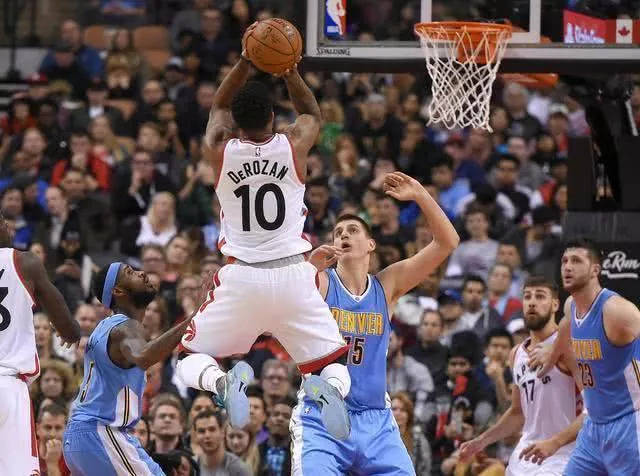 5比2逆转卫冕冠军皇马 巴塞再夺西超杯冠军.